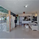 Magnificent View Double With Shared Pool And Ac Χερσόνησος